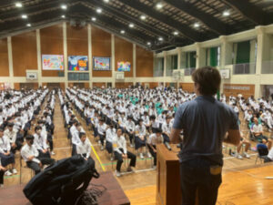 谷口たかひささん、学校での講演