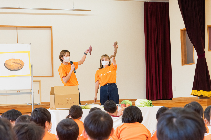 食育に関する講演と規格外野菜の提供